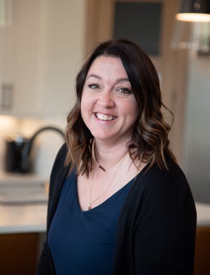 Portrait of Lori Hayne, Associate.